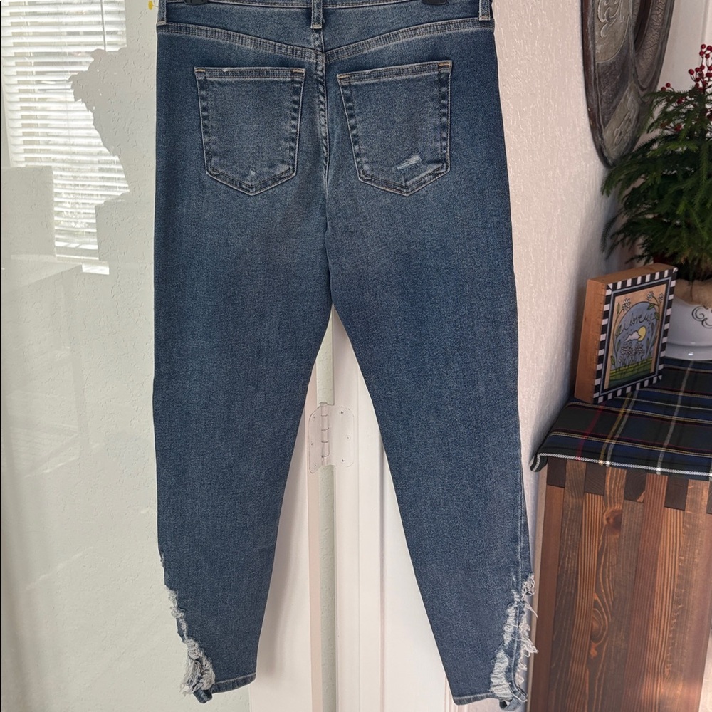Free People We the Free 'About a Girl' Distressed Skinny Jeans Size 28 - Picture 9 of 9